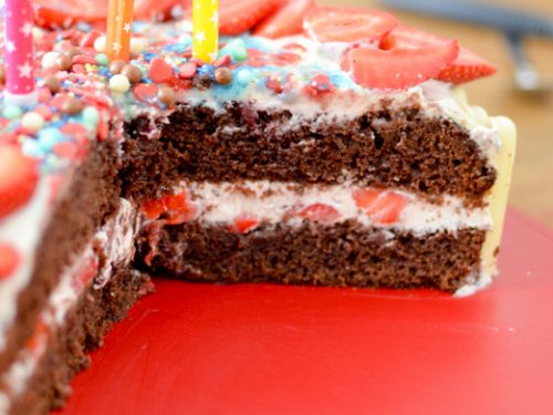 Gateau D Anniversaire A Etage Chocolat Fraise Recette Facile