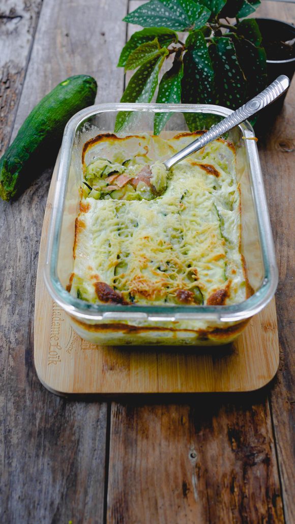 Pla de gratin de ravioles au saumon, courgette et crème fraîche